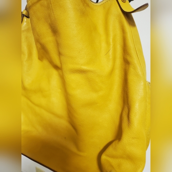 Dooney & Bourke - RARE Vintage Leather Soft & Slouchy Hobo Bag in Mustard Yellow - Picture 4 of 6